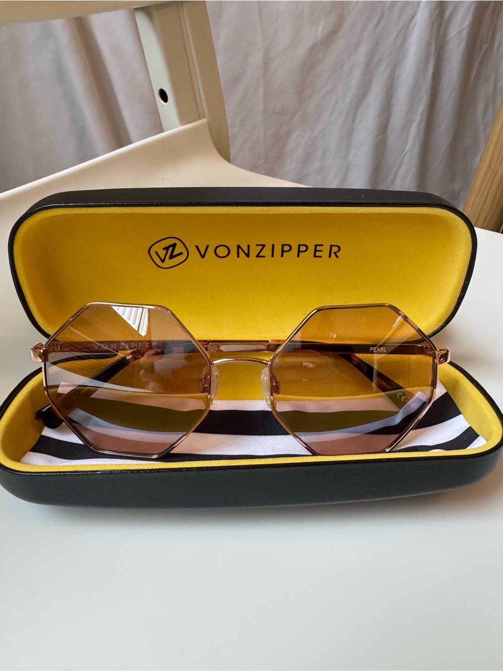VonZipper Pearl Octagon Rose Gold Sunglasses NWT w/ Case - Picture 4 of 10